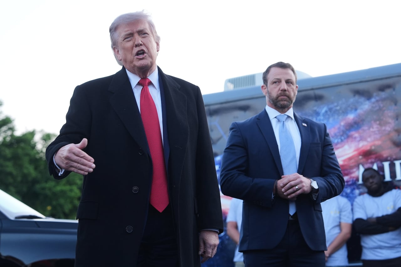 Image 5: Donald Trump and Markwayne Mullin standing together outdoors