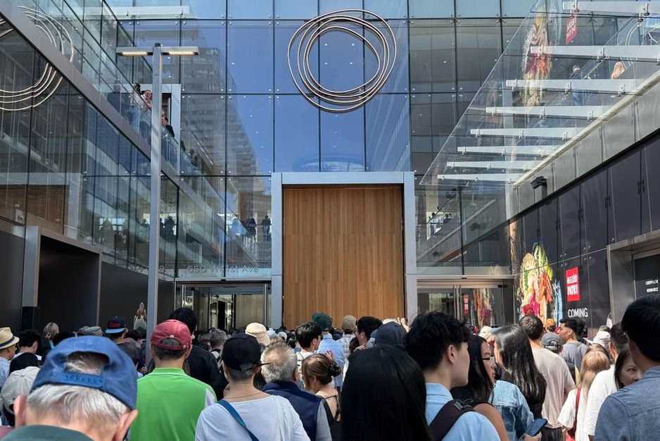 Image 4: Oakridge Park和Time Out Market盛大开幕引发大量人群和排队